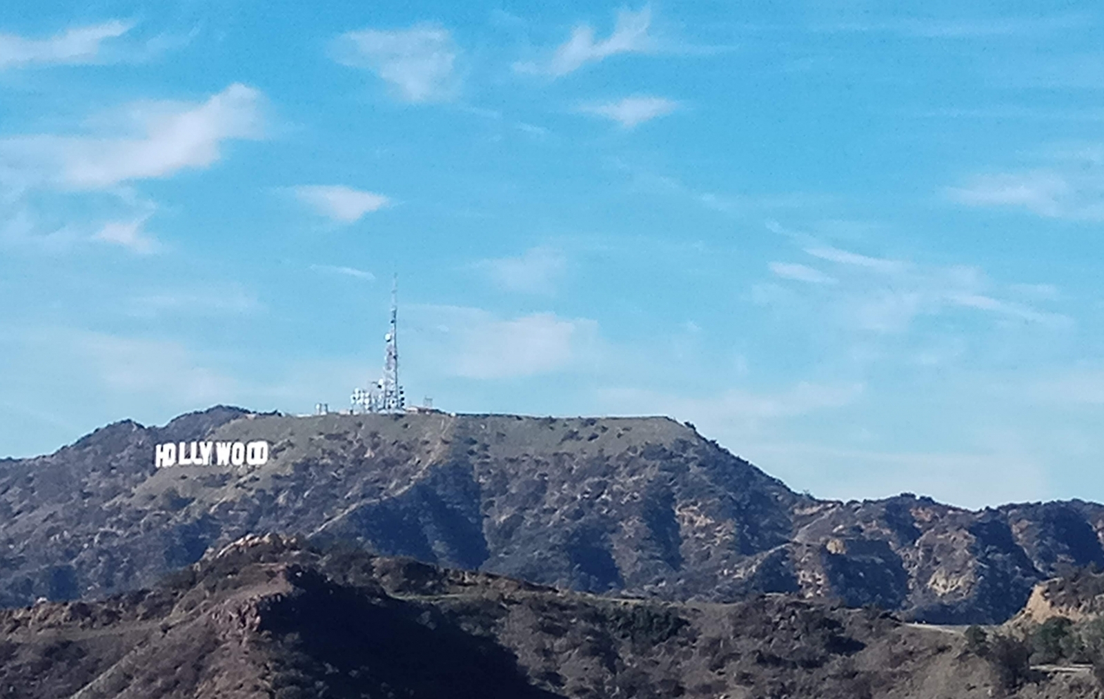 Вид на буквы Hollywood с площадки обсерватории Гриффита